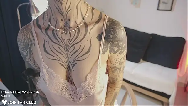 Snapshot of janne_maybe chatting on 11/26/25, 03:02 janne maybe online show from 11/26/25, 03:02