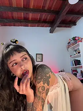 Snapshot of janne_maybe chatting on 12/03/25, 03:32 janne maybe online show from 12/03/25, 03:32