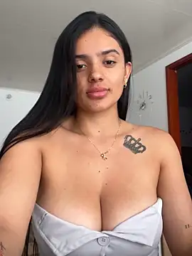 Snapshot of AnaaFaith_ chatting on 10/06/25, 07:44 AnaaFaith online show from 10/06/25, 07:44