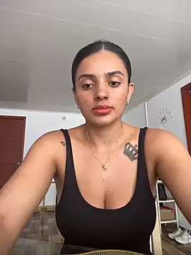 Snapshot of AnaaFaith_ chatting on 10/10/25, 04:28 AnaaFaith online show from 10/10/25, 04:28