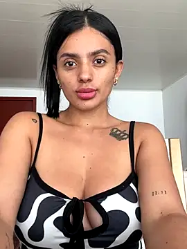 Snapshot of AnaaFaith_ chatting on 11/09/25, 04:05 AnaaFaith online show from 11/09/25, 04:05