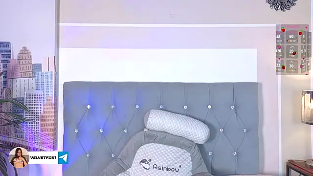 VelvetFox  online show from 11/25/25, 09:15