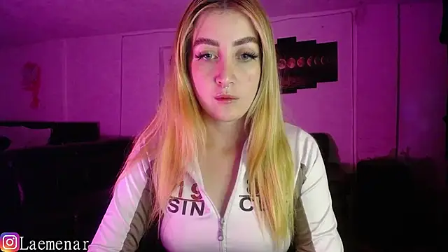 Snapshot of Saraa-Smith chatting on 11/06/25, 03:40 Saraa-Smith online show from 11/06/25, 03:40