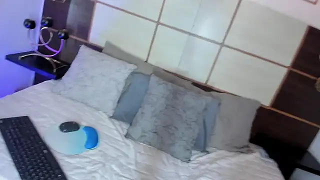 sofiagomez   online show from 09/15/25, 08:20