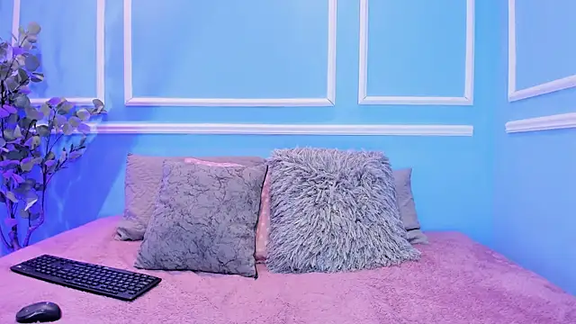 sofiagomez   online show from 10/03/25, 07:22