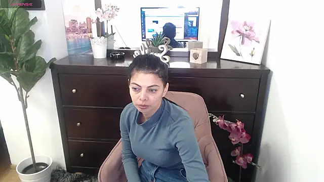 Snapshot of LadyLiia chatting on 02/11/26, 04:50 LadyLiia online show from 02/11/26, 04:50