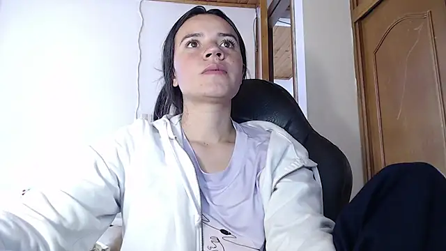 Snapshot of Skylar_Serenity chatting on 09/14/25, 05:12 Skylar Serenity online show from 09/14/25, 05:12