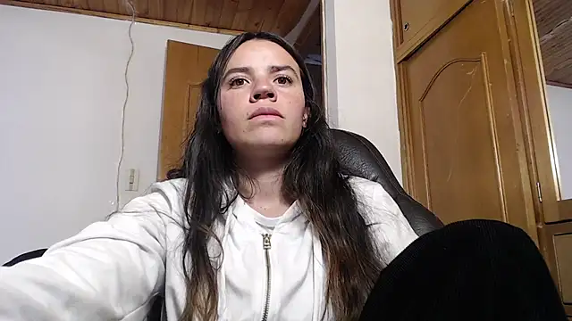 Snapshot of Skylar_Serenity chatting on 10/03/25, 08:28 Skylar Serenity online show from 10/03/25, 08:28