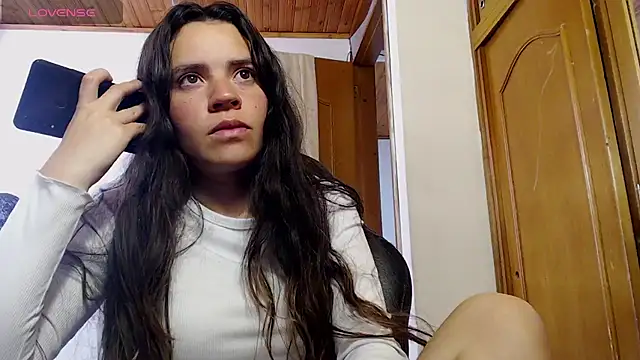 Snapshot of Skylar_Serenity chatting on 10/23/25, 07:01 Skylar Serenity online show from 10/23/25, 07:01