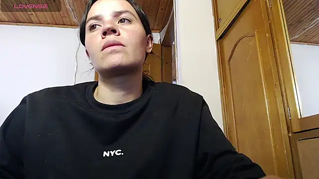 Snapshot of Skylar_Serenity chatting on 11/08/25, 04:51 Skylar Serenity online show from 11/08/25, 04:51