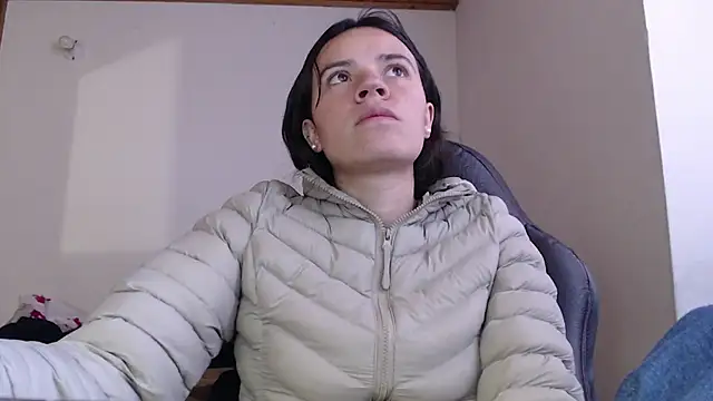 Snapshot of Skylar_Serenity chatting on 12/17/25, 03:40 Skylar Serenity online show from 12/17/25, 03:40