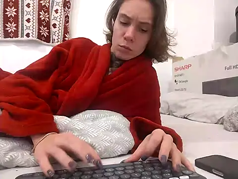 HoneySquirrel online show from 10/26/25, 04:24