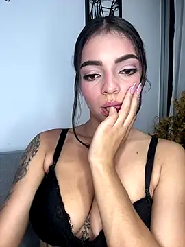 Snapshot of TaylorGreys chatting on 10/30/25, 06:26 TaylorGreys online show from 10/30/25, 06:26