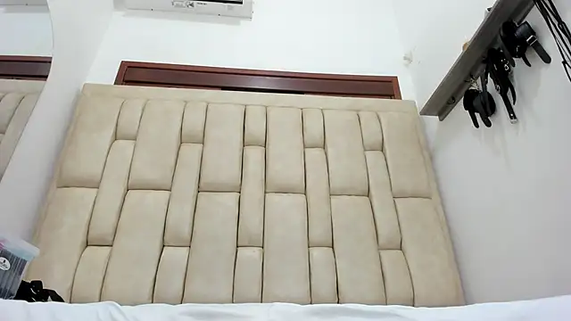 ZafiroAndFlynn online show from 11/21/25, 08:07