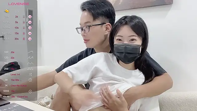 Snapshot of ni_ni01 chatting on 10/15/25, 10:04 ni ni01 online show from 10/15/25, 10:04