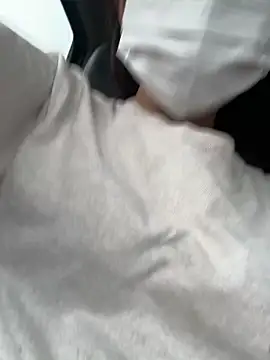 Snapshot of ni_ni01 chatting on 11/13/25, 04:44 ni ni01 online show from 11/13/25, 04:44