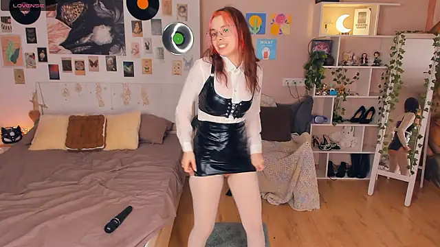 Snapshot of VedaSchulz chatting on 02/07/26, 06:11 VedaSchulz online show from 02/07/26, 06:11