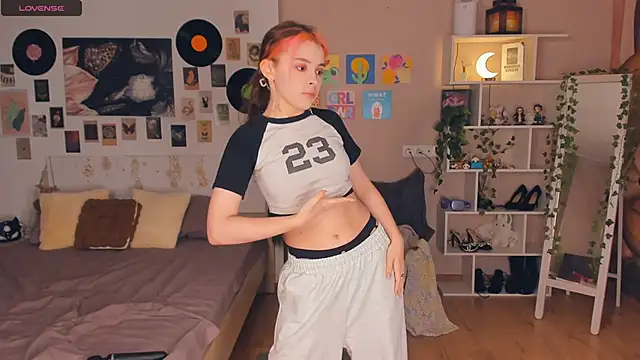 Snapshot of VedaSchulz chatting on 02/11/26, 06:46 VedaSchulz online show from 02/11/26, 06:46