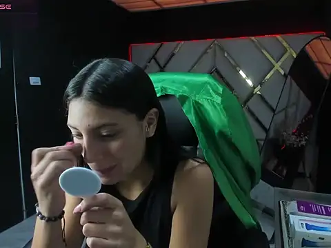  Luna Bennett online show from 07/04/26, 08:59