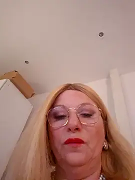 TinaLizxh online show from 05/09/26, 11:10