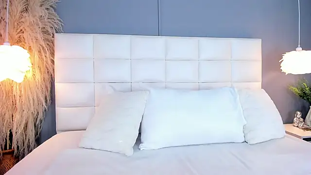 Snapshot of MiaVixen_ chatting on 11/21/25, 04:55 MiaVixen online show from 11/21/25, 04:55