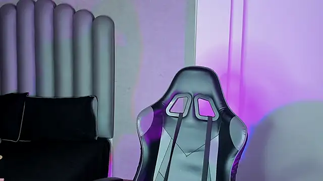 Snapshot of chubby_sexy_ chatting on 11/28/25, 12:24 chubby sexy online show from 11/28/25, 12:24