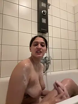 Snapshot of DreamThickCouple chatting on 12/19/25, 09:55 DreamThickCouple online show from 12/19/25, 09:55