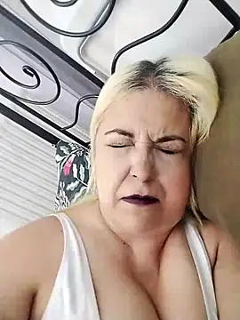 Snapshot of MarielaFerrer chatting on 09/19/25, 06:30 MarielaFerrer online show from 09/19/25, 06:30