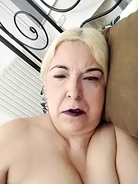 Snapshot of MarielaFerrer chatting on 10/25/25, 11:07 MarielaFerrer online show from 10/25/25, 11:07