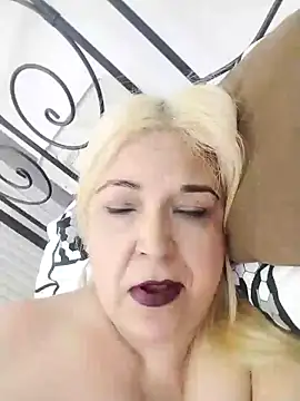 Snapshot of MarielaFerrer chatting on 10/30/25, 03:57 MarielaFerrer online show from 10/30/25, 03:57