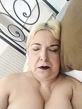 Snapshot of MarielaFerrer chatting on 11/10/25, 12:37 MarielaFerrer online show from 11/10/25, 12:37