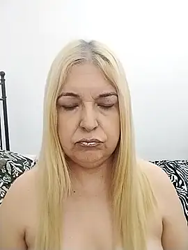 Snapshot of MarielaFerrer chatting on 11/24/25, 12:27 MarielaFerrer online show from 11/24/25, 12:27