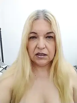 Snapshot of MarielaFerrer chatting on 12/14/25, 04:56 MarielaFerrer online show from 12/14/25, 04:56