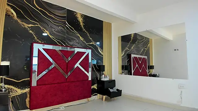 Snapshot of VioletRose_as chatting on 12/21/25, 11:01 VioletRose as online show from 12/21/25, 11:01