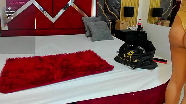 Snapshot of VioletRose_as chatting on 02/17/26, 08:15 VioletRose as online show from 02/17/26, 08:15