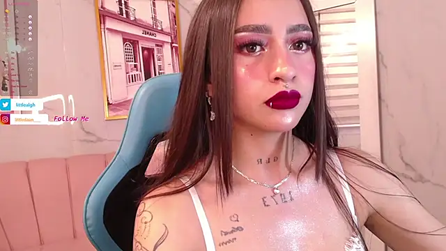 Abril Velvet a  online show from 10/17/25, 01:35