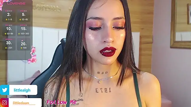 Abril Velvet a  online show from 11/06/25, 12:50