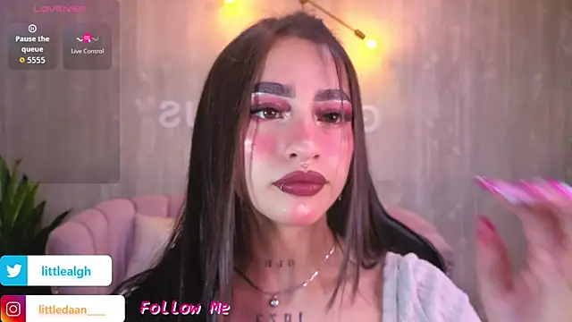 Abril Velvet a  online show from 11/12/25, 01:11