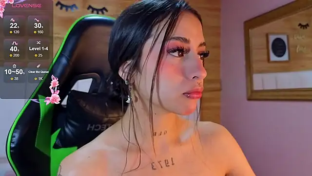 Abril Velvet a  online show from 12/14/25, 12:32