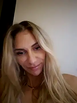 Snapshot of Melody1600 chatting on 11/08/25, 11:14 Melody1600 online show from 11/08/25, 11:14