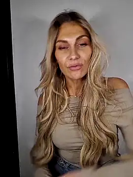 Snapshot of Melody1600 chatting on 11/16/25, 01:00 Melody1600 online show from 11/16/25, 01:00