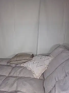 Snapshot of Melody1600 chatting on 12/17/25, 08:37 Melody1600 online show from 12/17/25, 08:37