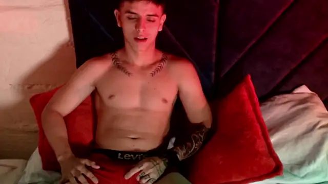 Snapshot of DOMINIC_ZETA chatting on 11/08/25, 03:39 DOMINIC ZETA online show from 11/08/25, 03:39