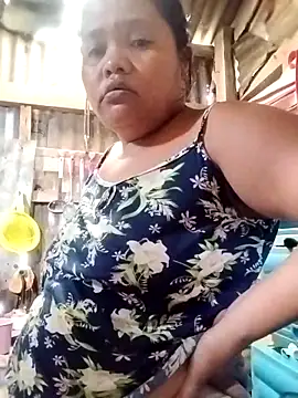 Snapshot of hot_mom13 chatting on 09/27/25, 06:18 hot mom13 online show from 09/27/25, 06:18