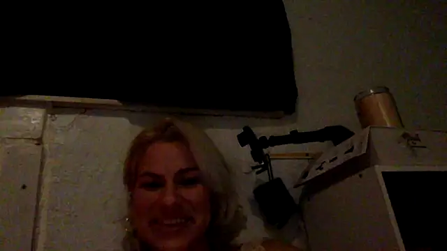 Snapshot of toomuchofafreak chatting on 09/10/25, 11:54 toomuchofafreak online show from 09/10/25, 11:54