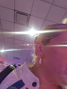 Snapshot of toomuchofafreak chatting on 10/09/25, 10:24 toomuchofafreak online show from 10/09/25, 10:24