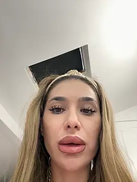 Snapshot of KaseyQuinn_ chatting on 10/09/25, 06:00 KaseyQuinn online show from 10/09/25, 06:00