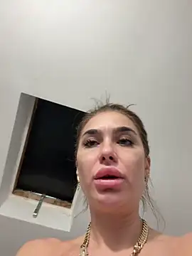 Snapshot of KaseyQuinn_ chatting on 11/07/25, 07:41 KaseyQuinn online show from 11/07/25, 07:41