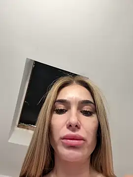 Snapshot of KaseyQuinn_ chatting on 11/22/25, 10:47 KaseyQuinn online show from 11/22/25, 10:47