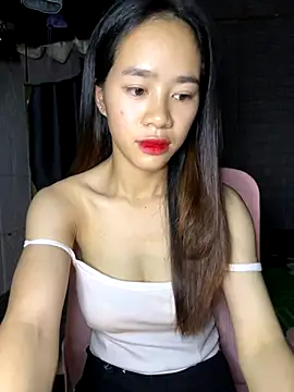 Snapshot of TiNa_04 chatting on 09/12/25, 10:54 TiNa 04 online show from 09/12/25, 10:54